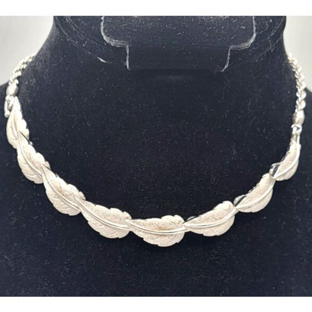 Vintage Brushed Silver Leaf Collar Necklace 16in